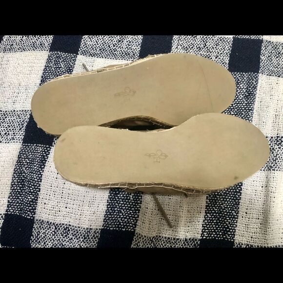 Nice cloth shoes by Cole Haan in size 6B - Picture 4 of 4